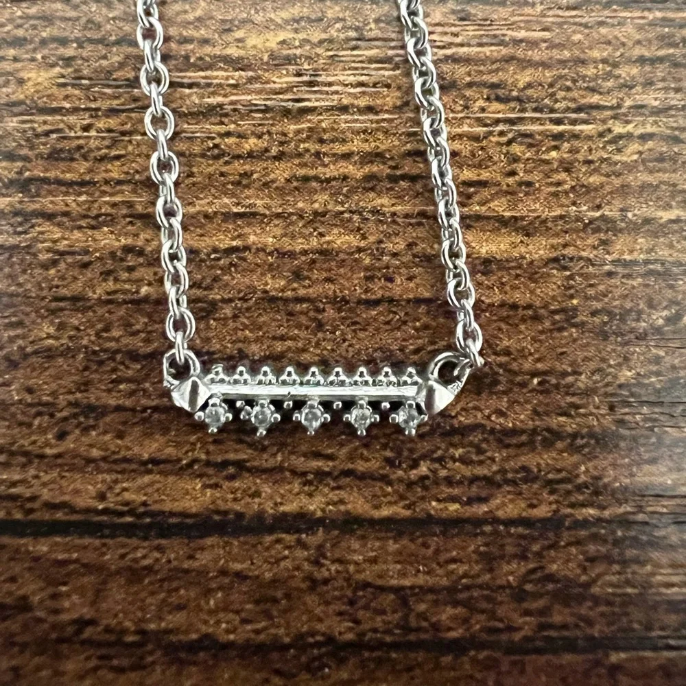 Kendra Scott necklace - Picture 2 of 2